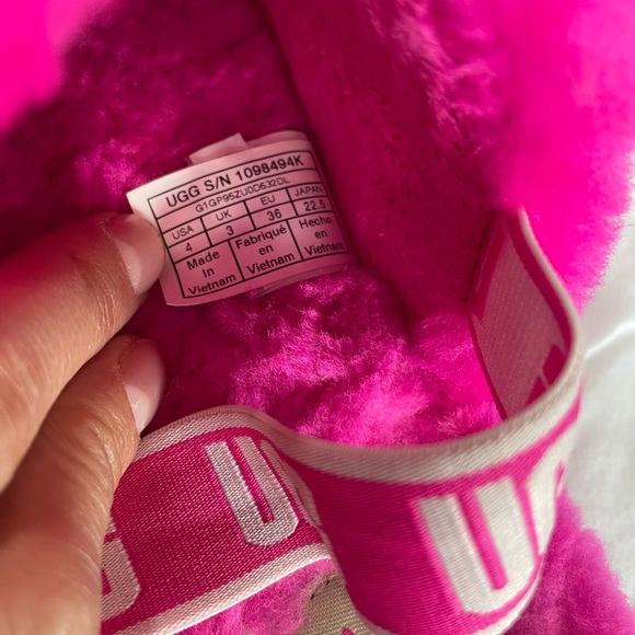 Uggs hot pink sliders - Picture 4 of 8